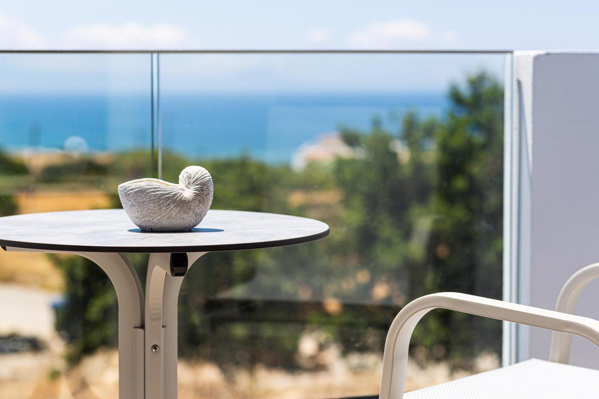 Evilio Suites, Inspired Family Retreat, Βy Thinkvilla Skaleta Exterior foto